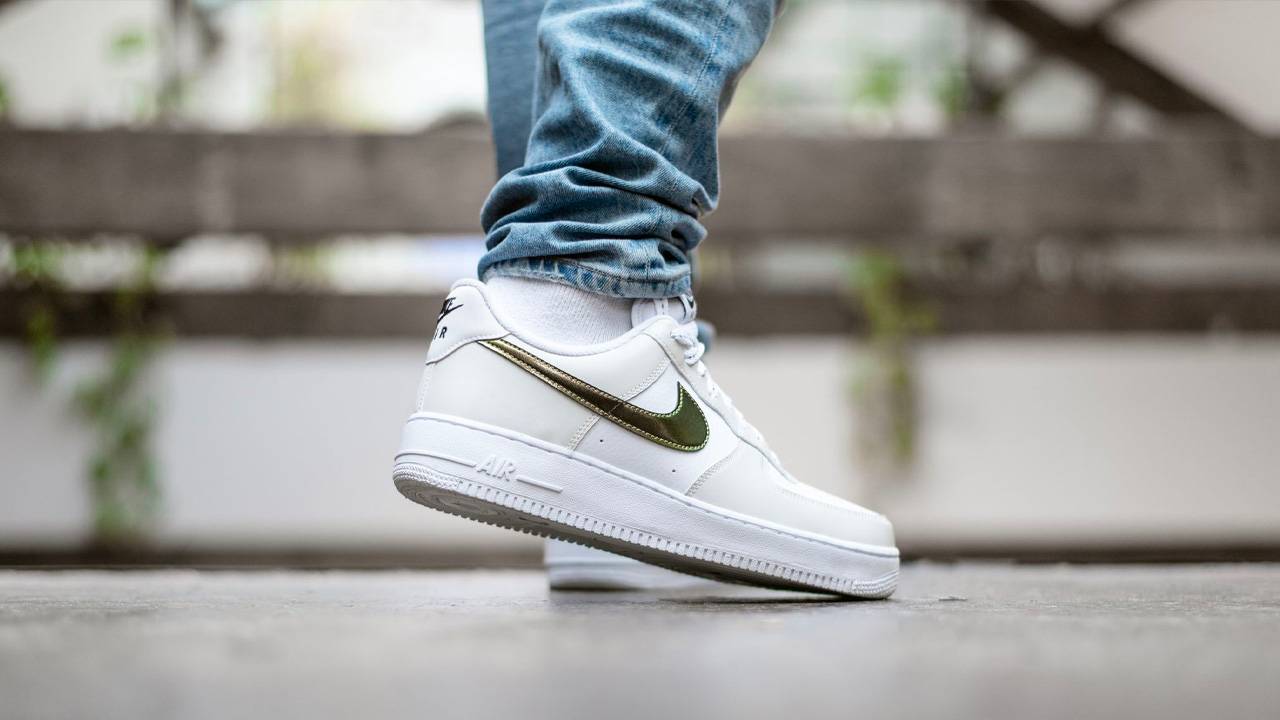 Nike Air Force 1 "Metallic Summit White"