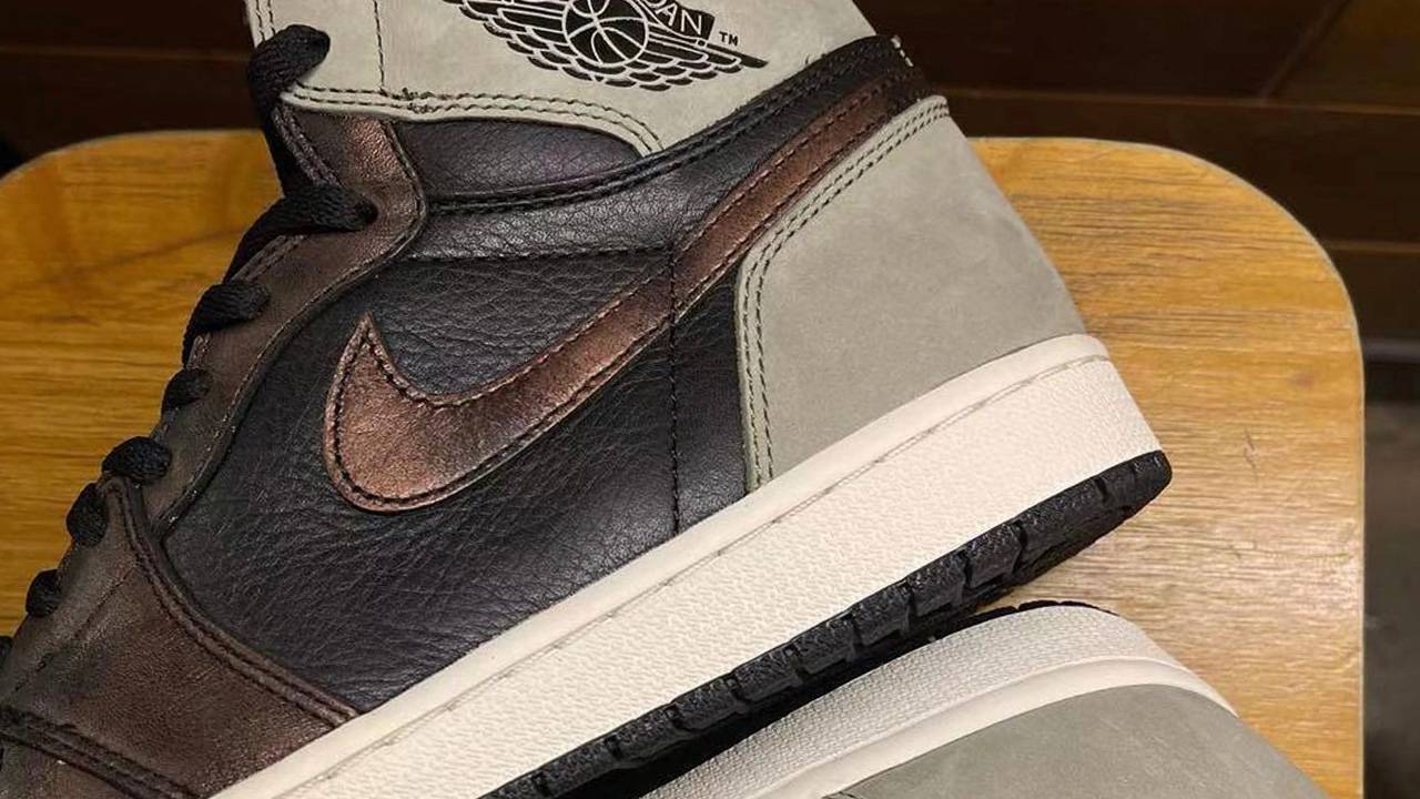 Air Jordan 1 High OG "Light Army"