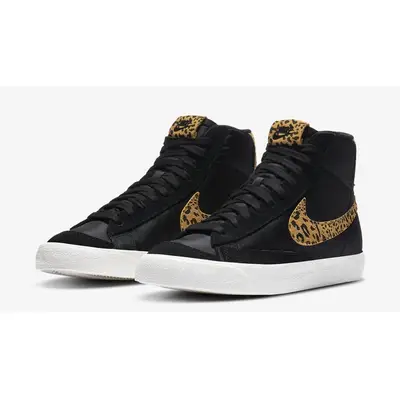 Black and gold nike 2024 blazers