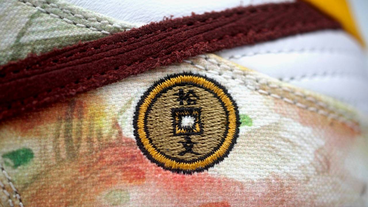 Nike SB Dunk Low "Street Hawker"