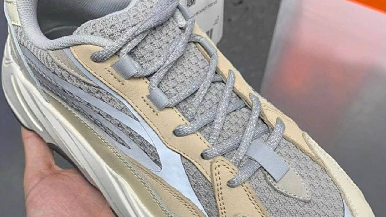 cream yeezy 700