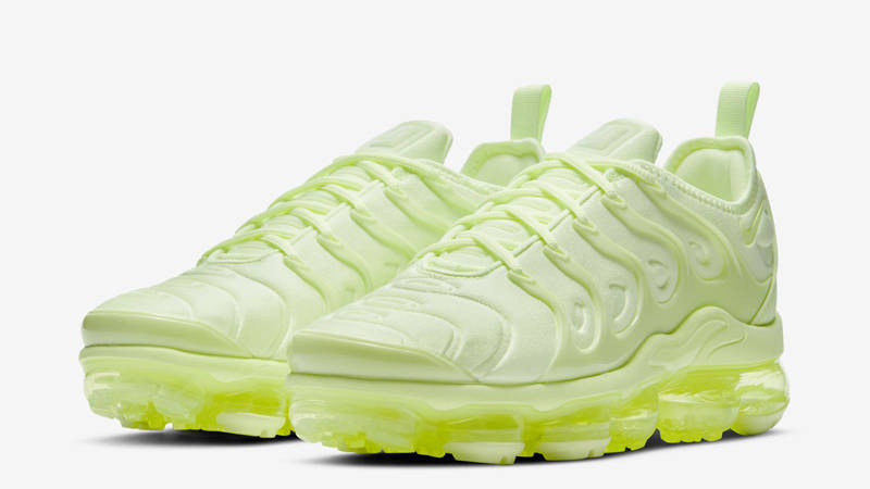 white and green vapormax plus