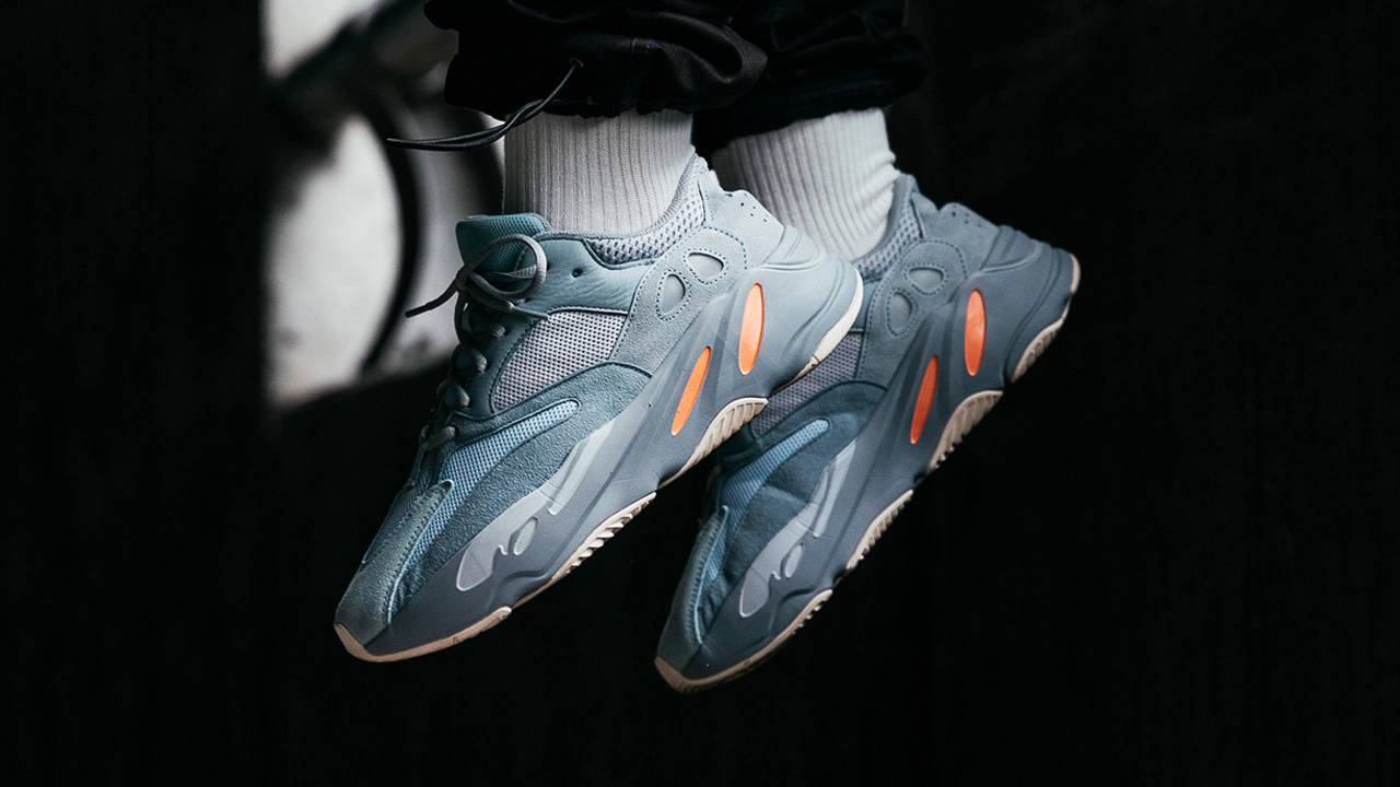 How to Spot a Fake Online Sneaker Store