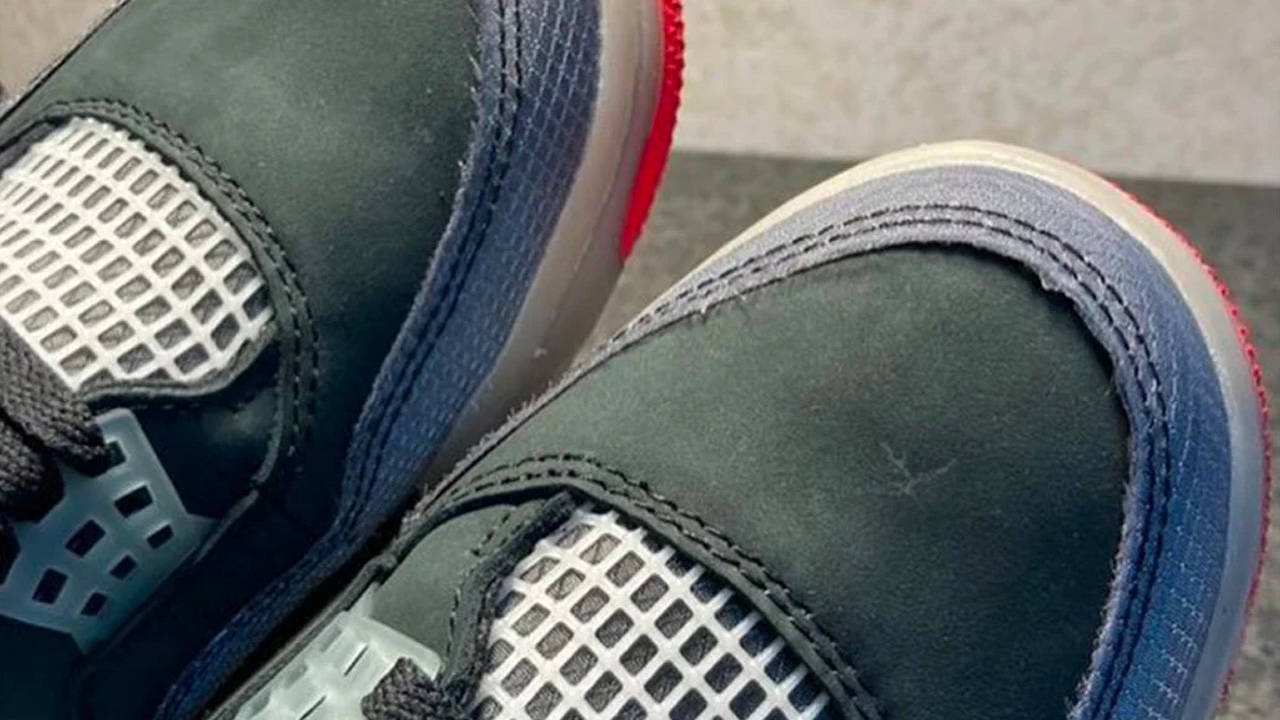 Off-White x Air Jordan 4 "Bred"