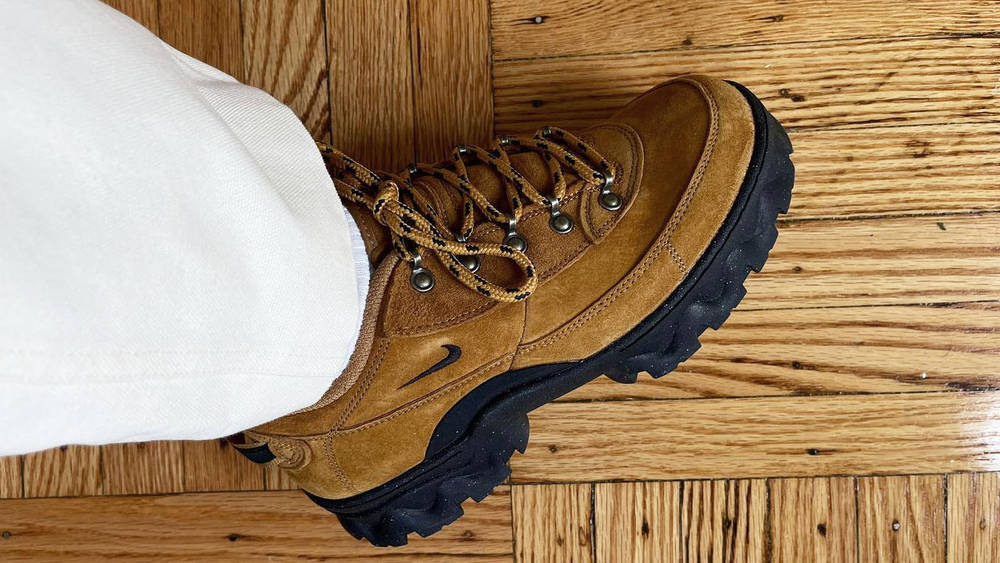 Nike Lahar Low Wheat feature Nike Lahar Low Wheat feature