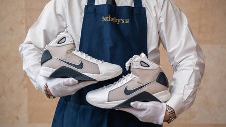 The Barack Obama PE Nike Hyperdunk Will Be Auctioned via Sotheby's This Week The Barack Obama PE Nike Hyperdunk Will Be Auctioned via Sotheby's This Week