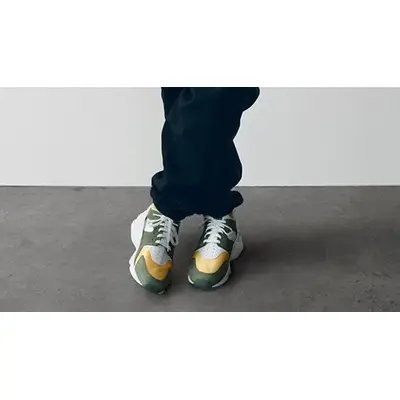 STUSSY x NIKE HUARACHE LE DARK OLIVE