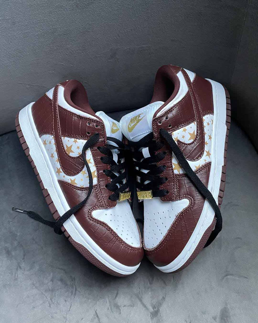 nike sb dunk low supreme brown