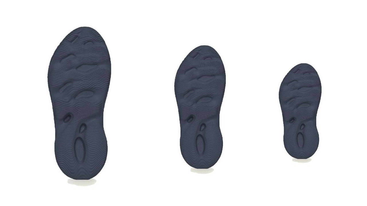 Yeezy Foam RNNR "Mineral Blue"