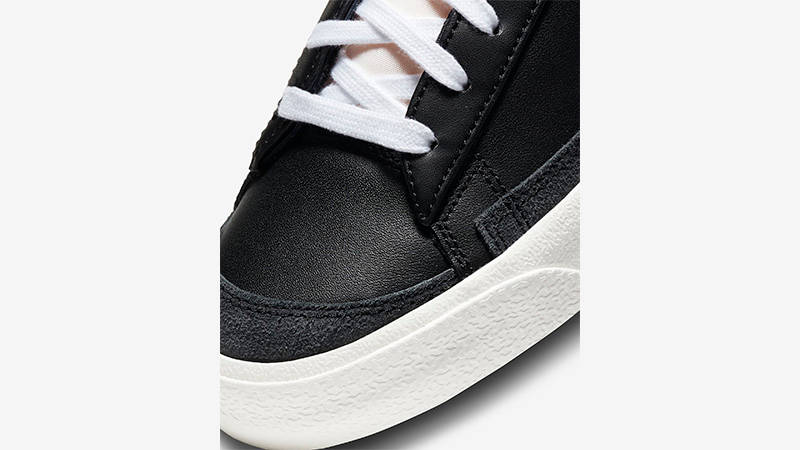 Nike Blazer Low 77 Vintage Black Front Detail