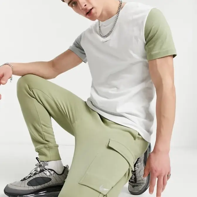 Nike colourblock cuffed 2025 joggers in khaki