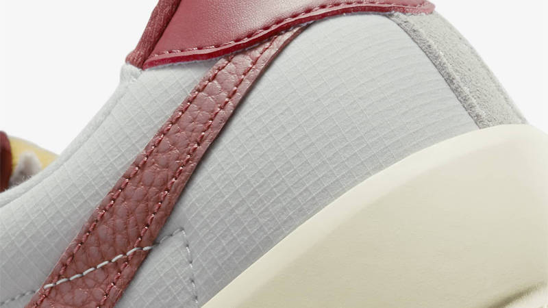 Nike SB Bruin React Team Red Closeup