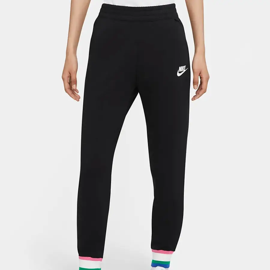 Get An Extra 20 Off The Nike Clothing Sale Before It's Too Late! The