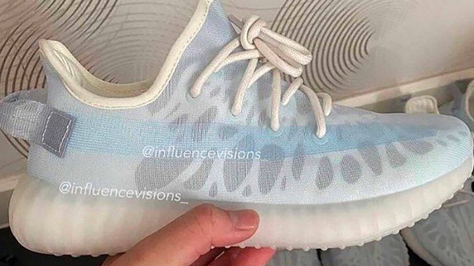 yeezy boost 350 v2 caged pyleaks