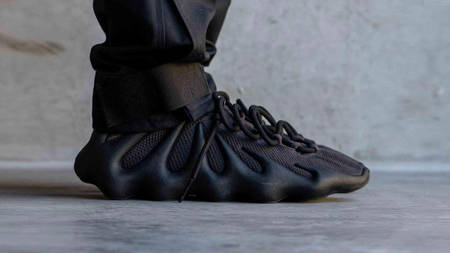 An On-Foot Look at the Yeezy 450 "Dark Slate" An On-Foot Look at the Yeezy 450 "Dark Slate"