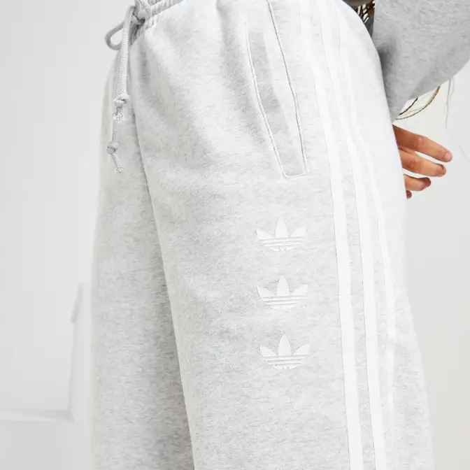 Adidas originals discount repeat trefoil joggers