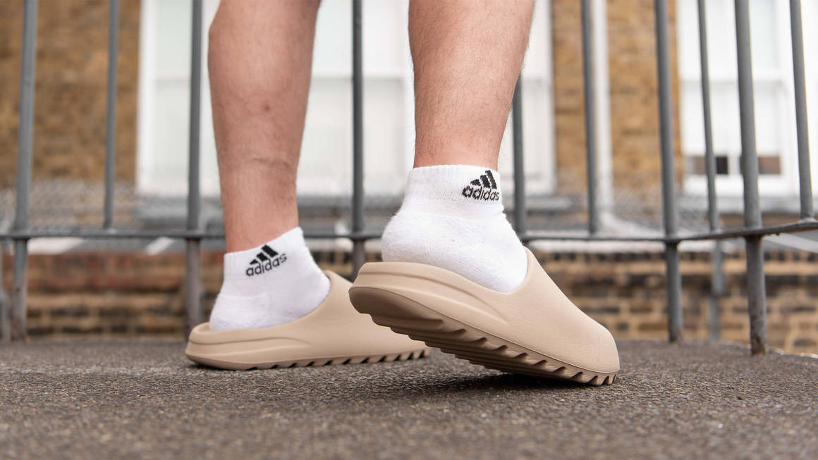 generelt Flipper Sophie Yeezy Slides Sizing: How Do They Fit? | The Sole Supplier