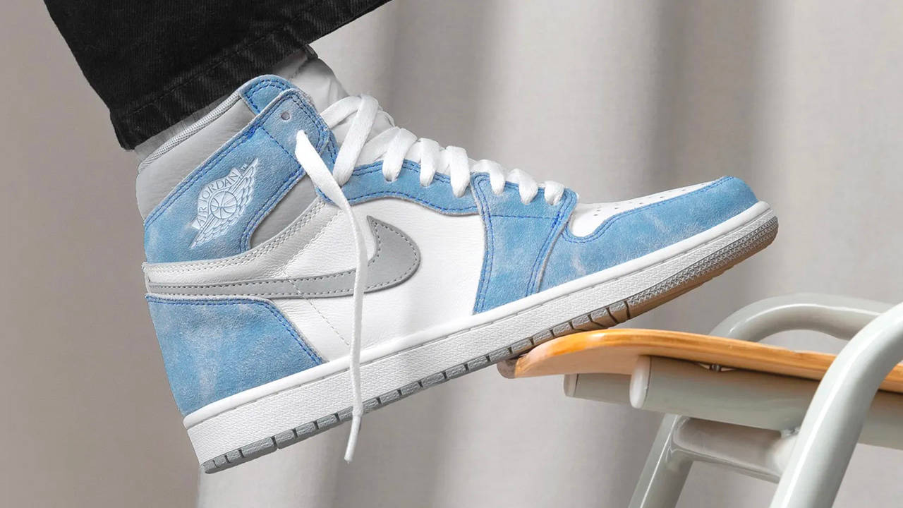 Air Jordan 1 High "Hyper Royal"