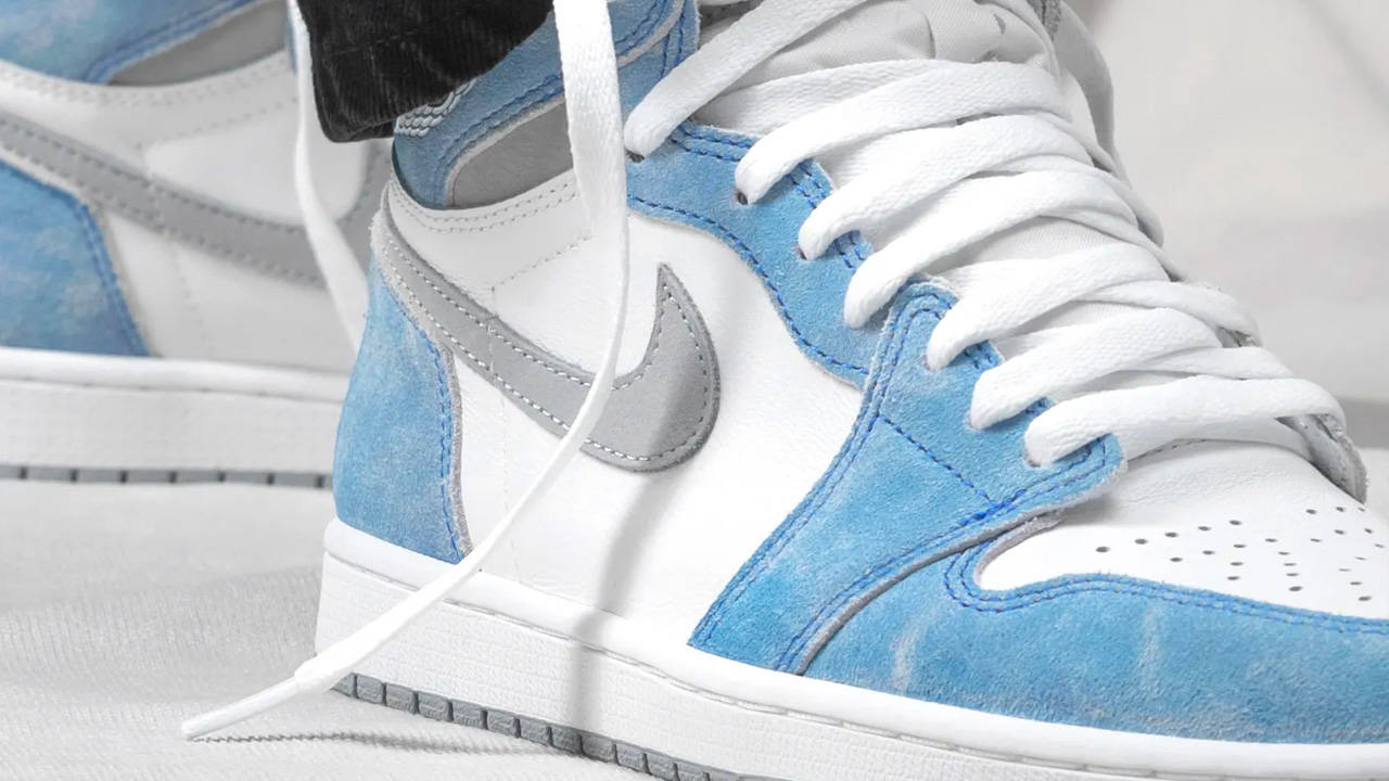 Air Jordan 1 High "Hyper Royal"