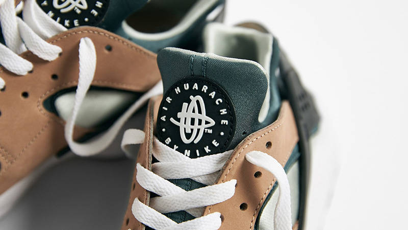 nike huarache escape on feet