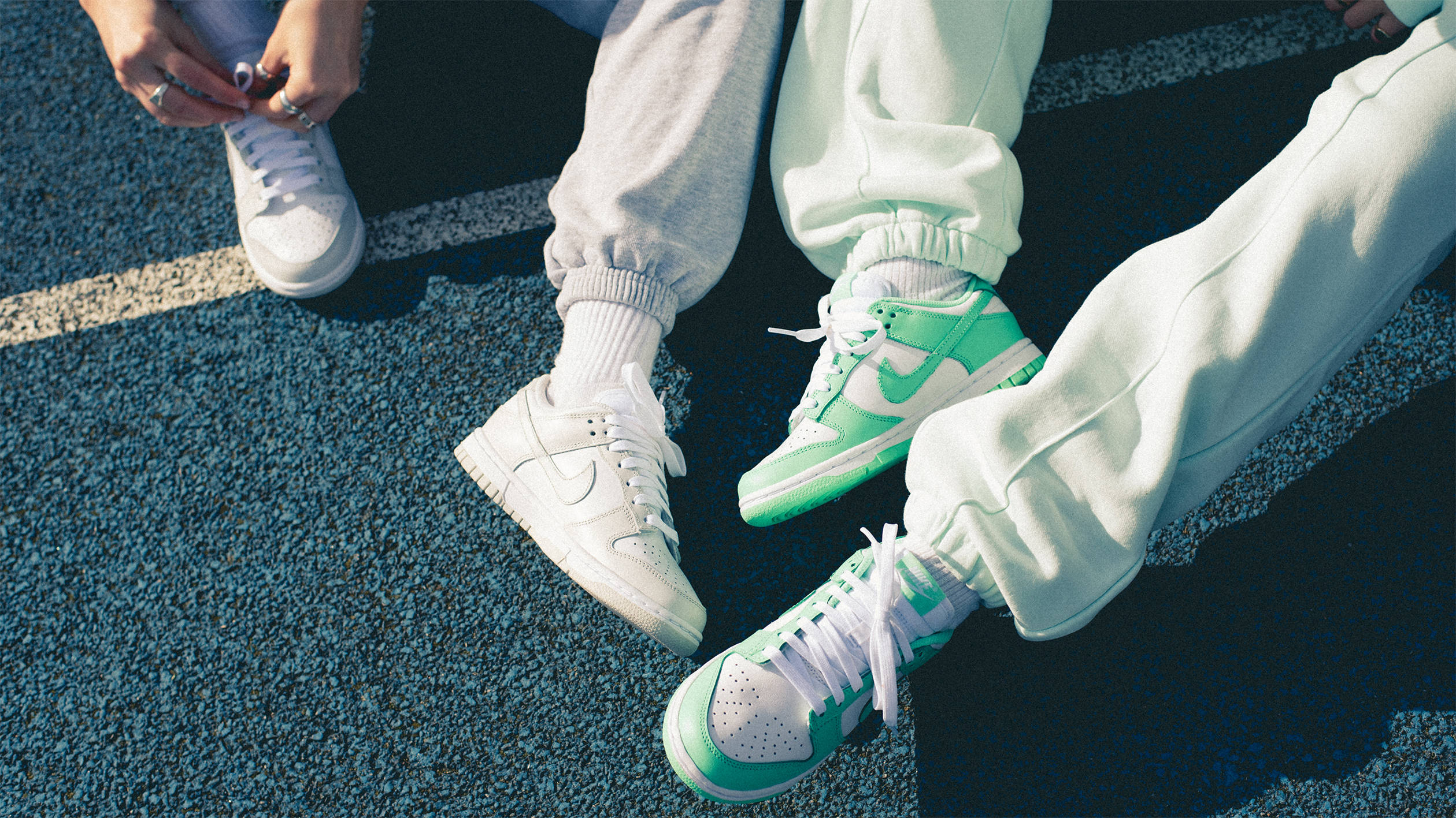 Nike Dunk Low Green Glow Photon Dust