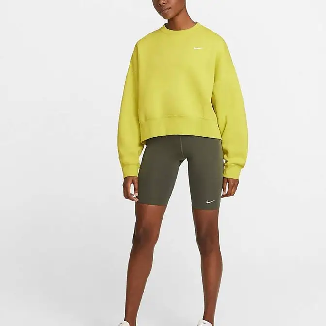 Nike mini swoosh oversized boxy online sweatshirt