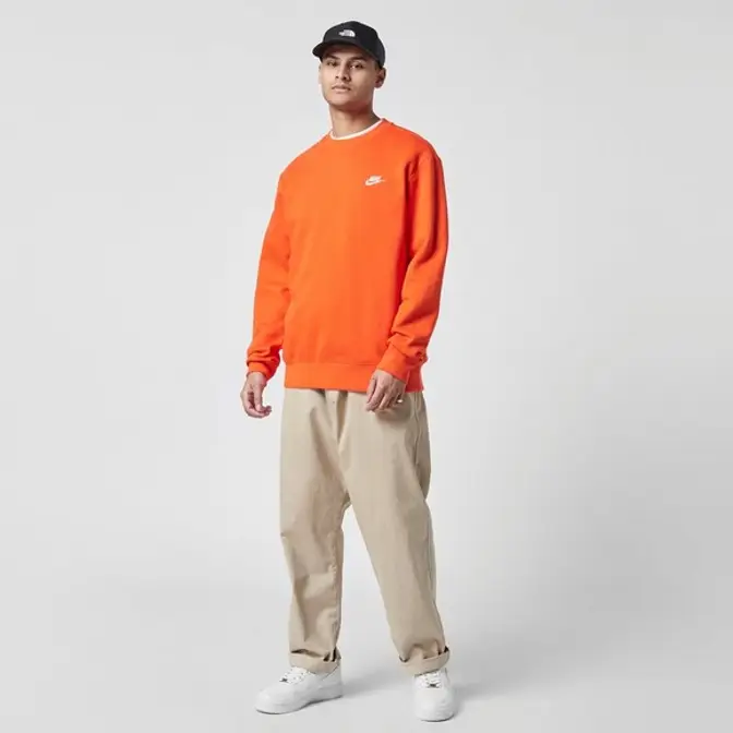 Nike sportswear club fashion fleece orange