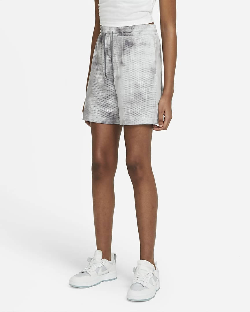 nike women's sportswear icon clash get outside shorts