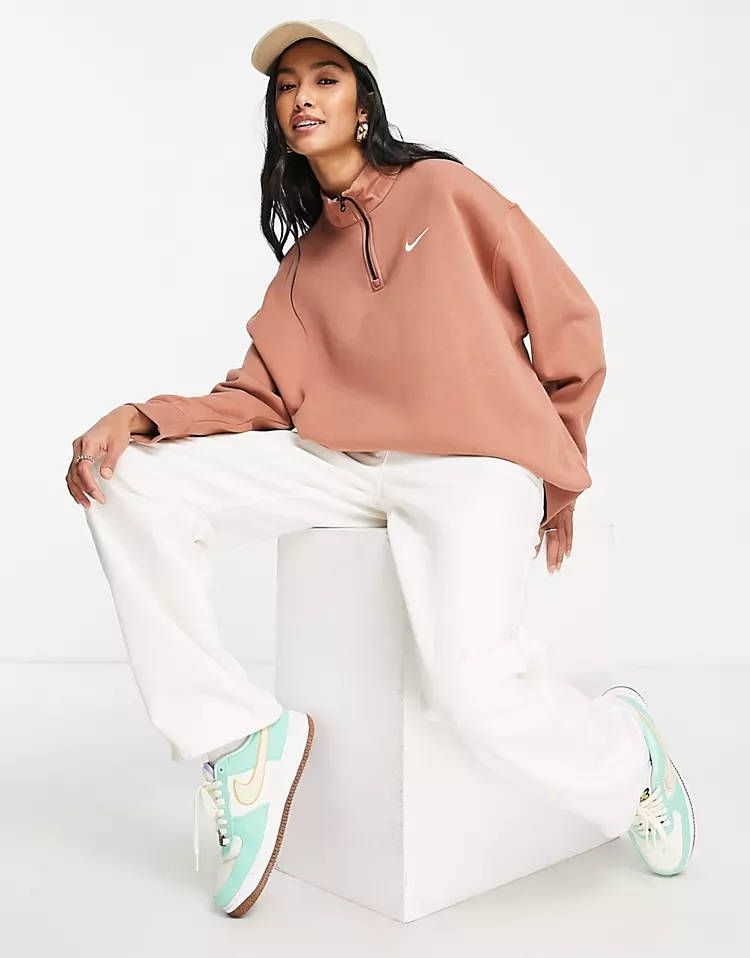 nike fleece trend sweatshirt
