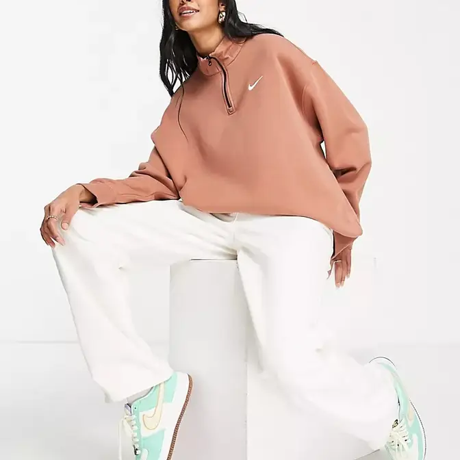 Nike mini swoosh best sale oversized boxy sweatshirt oatmea