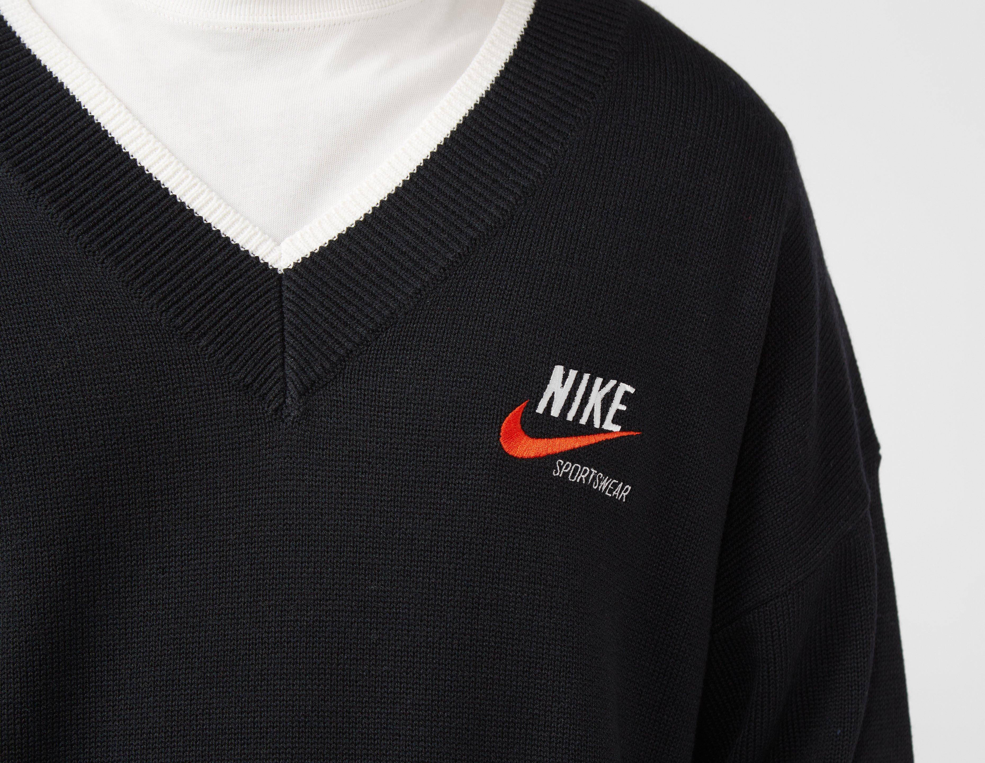 Nike jumper shop black and white