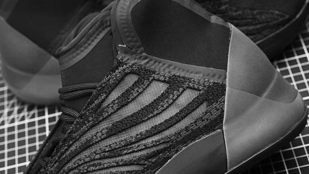 The Yeezy QNTM "Onyx" Is the Triple Black Colourway We've Been Waiting for Yeezy QNTM "Onyx"