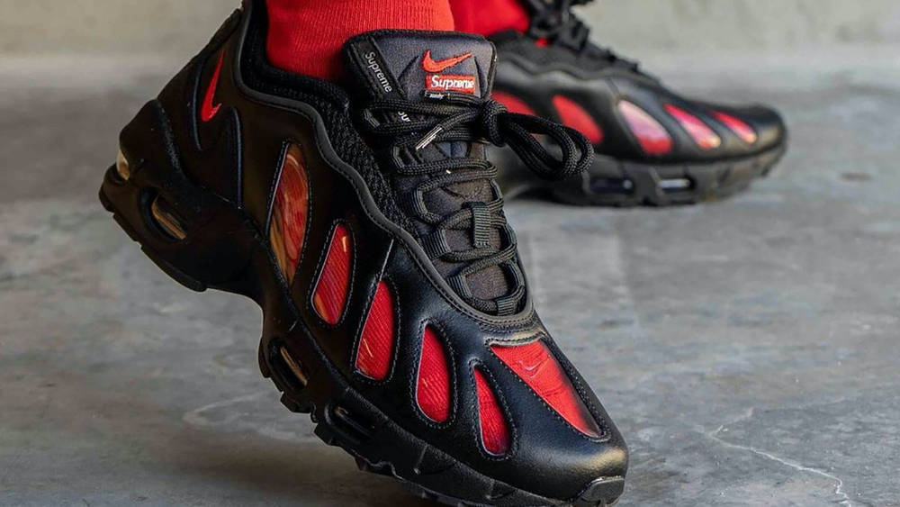 Image via yankeekicks supreme x nike am96 3