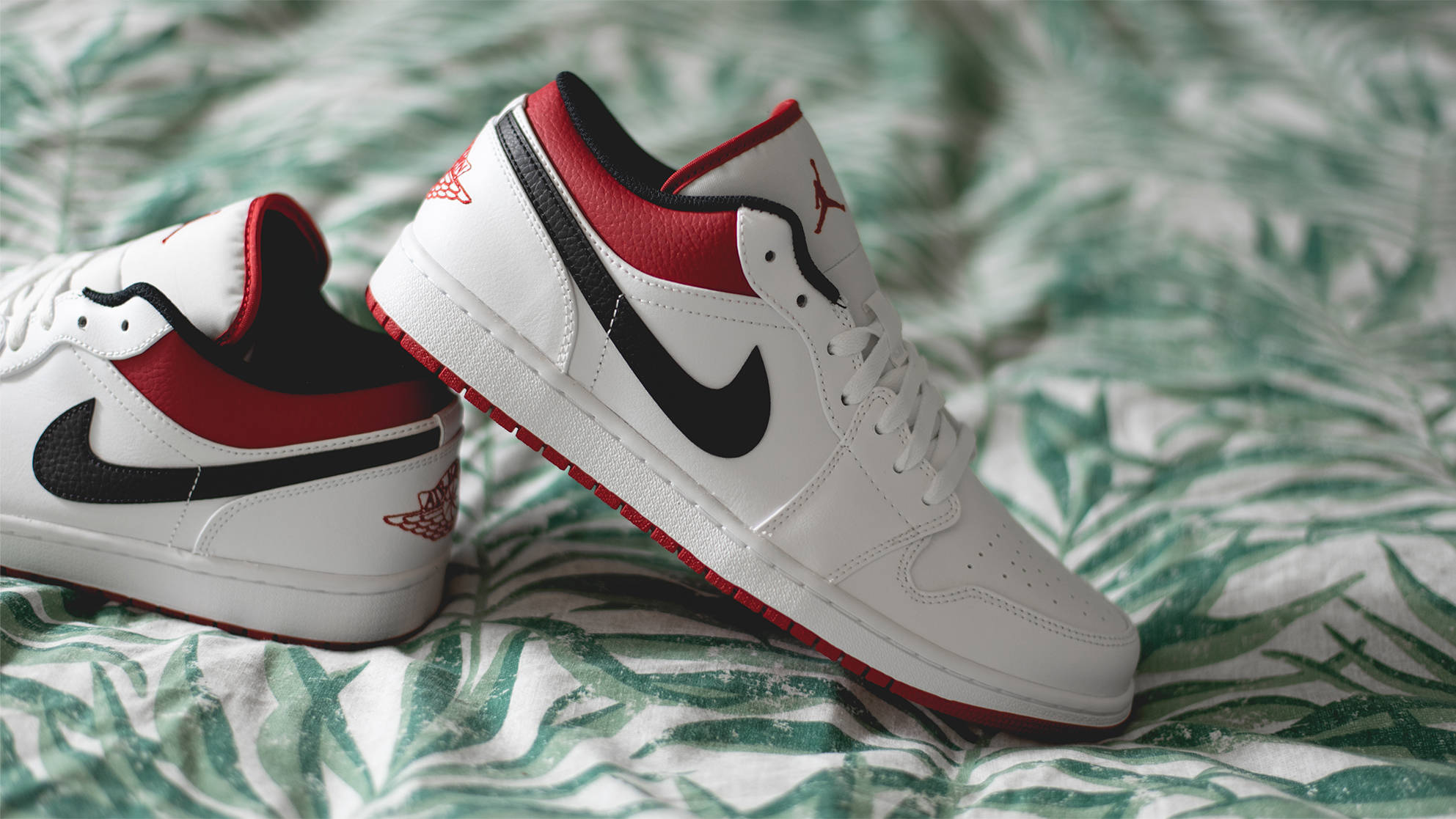 Air Jordan 1 Low White University Red Black