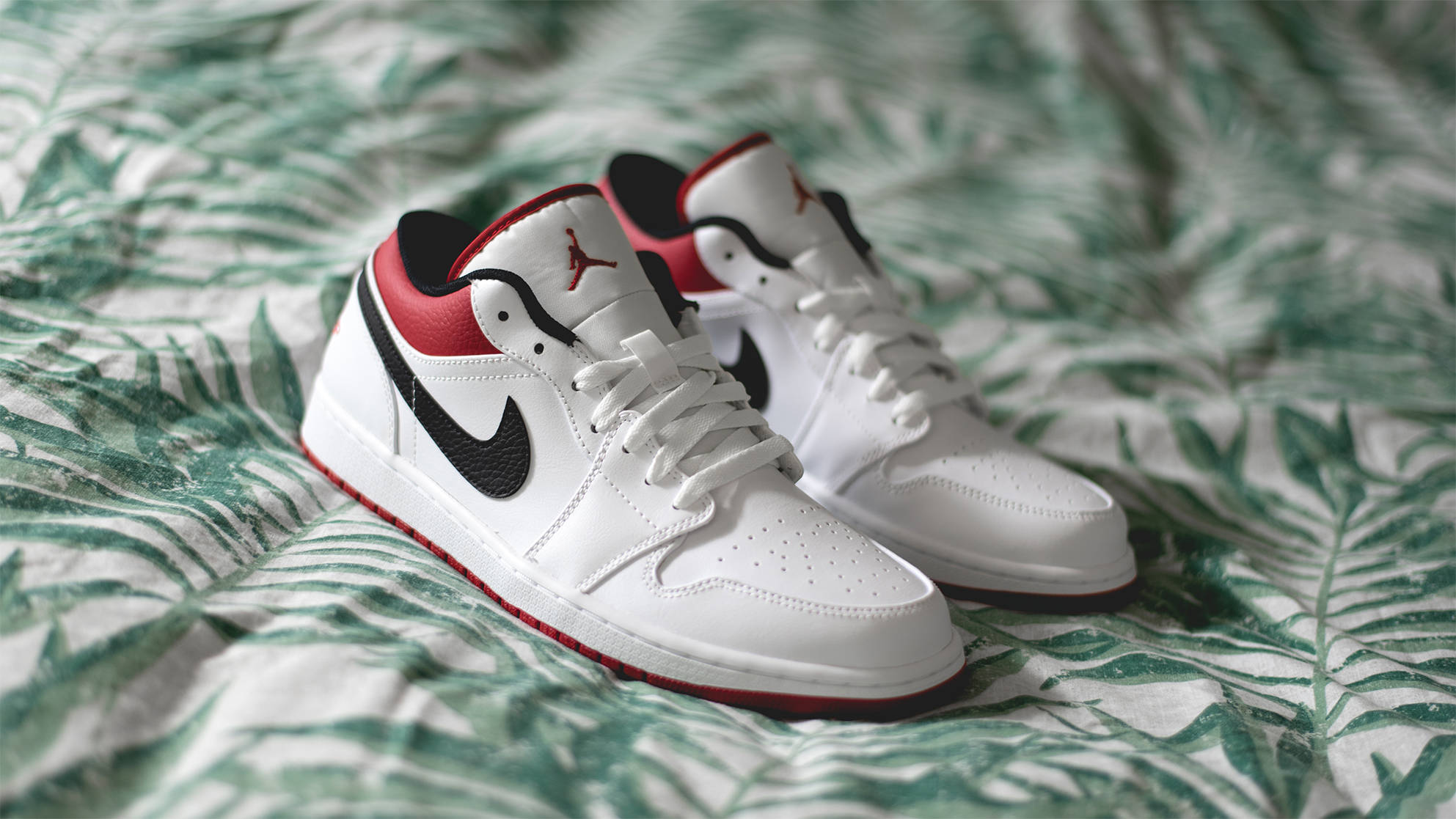 Air Jordan 1 Low White University Red Black