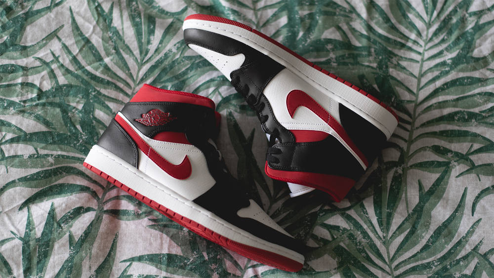 Air Jordan 1 Mid Metallic Red