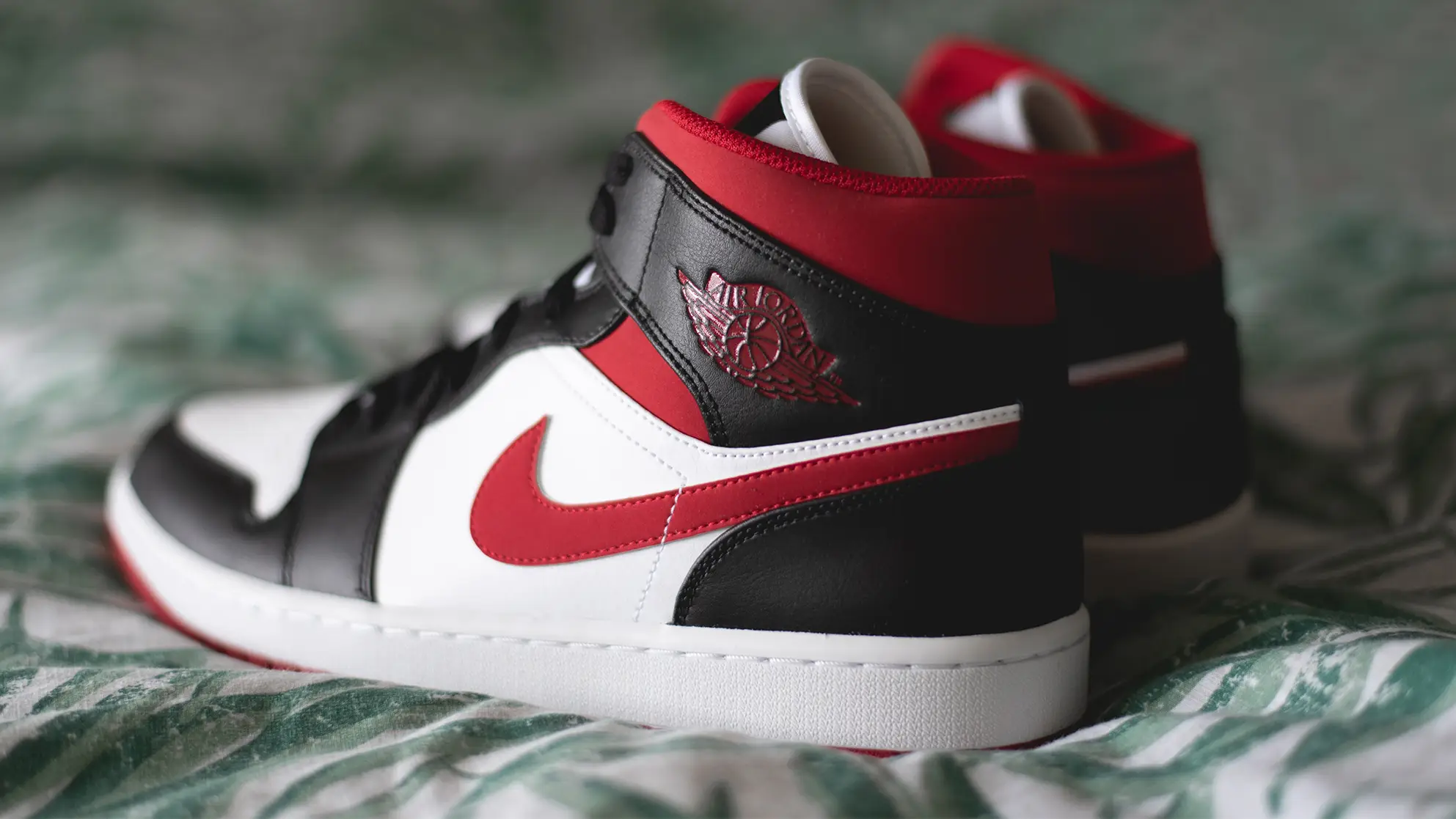 jd 1 mid metallic red