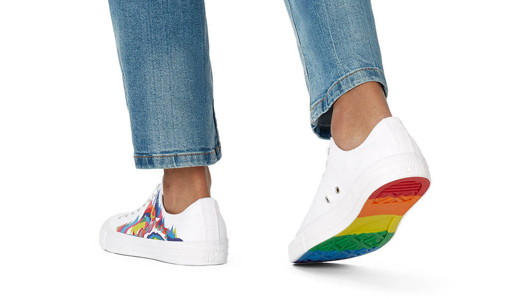 Converse Chuck Taylor All Star Pride Low White On Foot