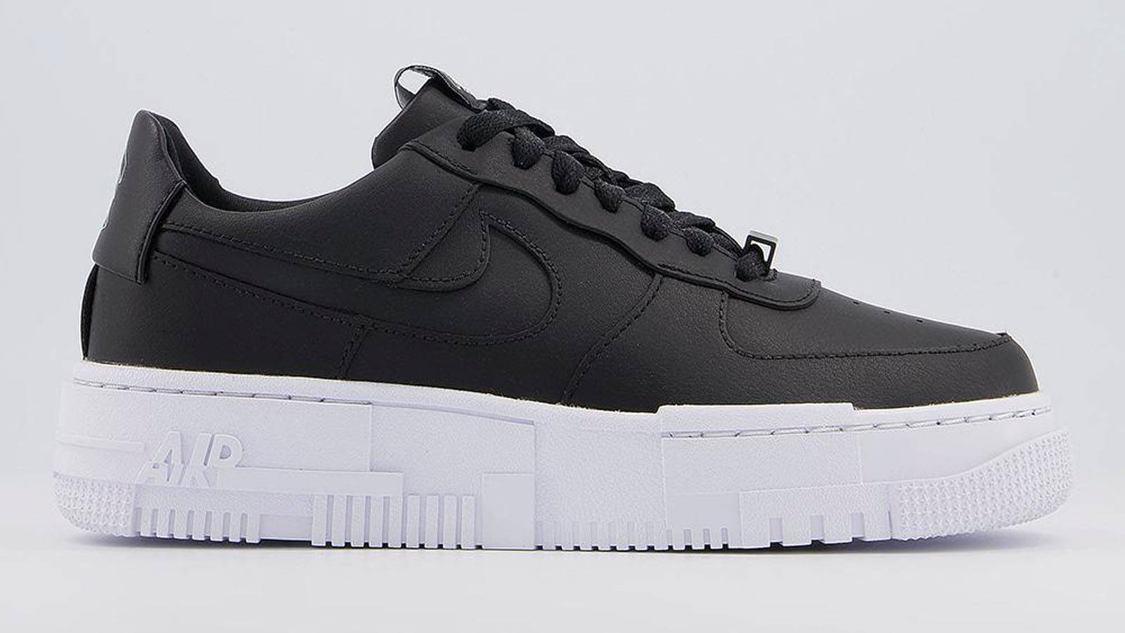 Nike air force 1 pixel black white listicle