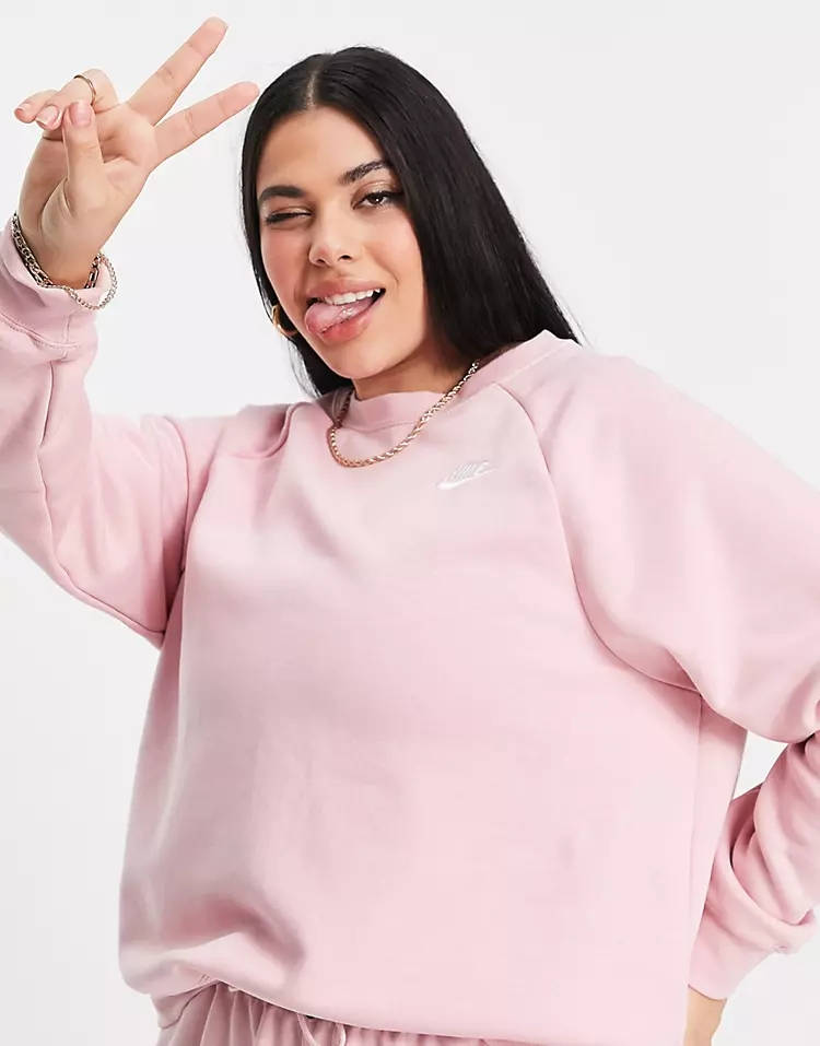 Nike Essential Crew Sweatshirt (Plus Size)