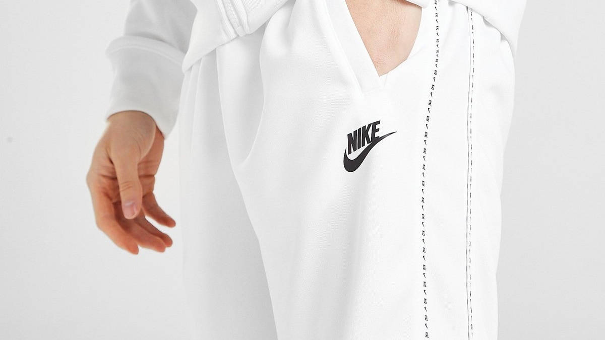 nike repeat poly short