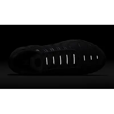 Nike TN Air Max Plus Triple White 604133-139 in dark