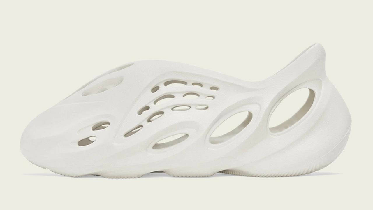 Yeezy Foam RNNR "Sand"