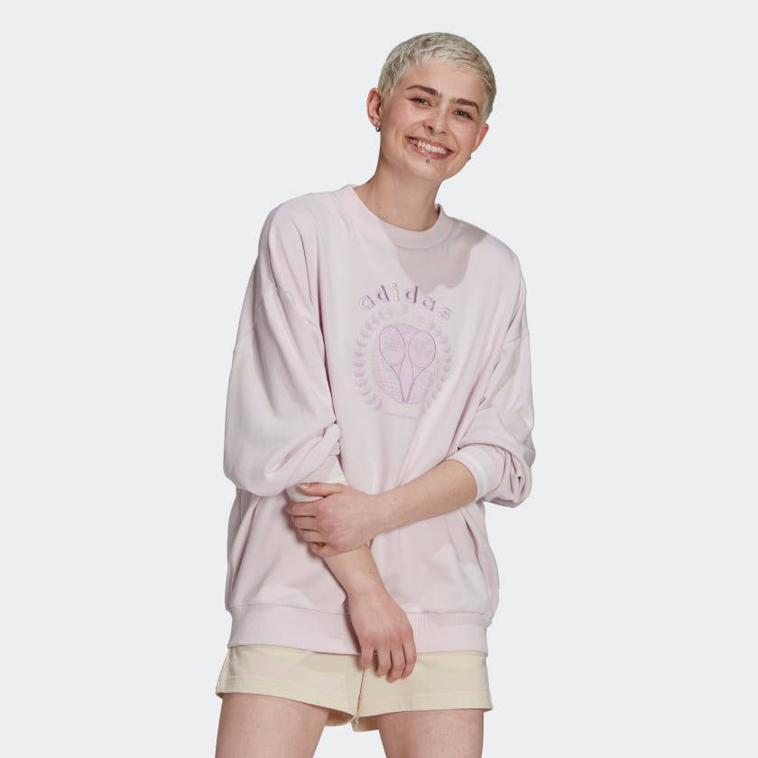 Tennis_Luxe_Graphic_Sweatshirt_Pink_H56450_21_model