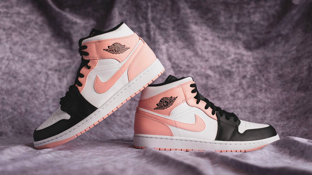 Image via The Sole Supplier Air Jordan 1 Mid "Arctic Orange"