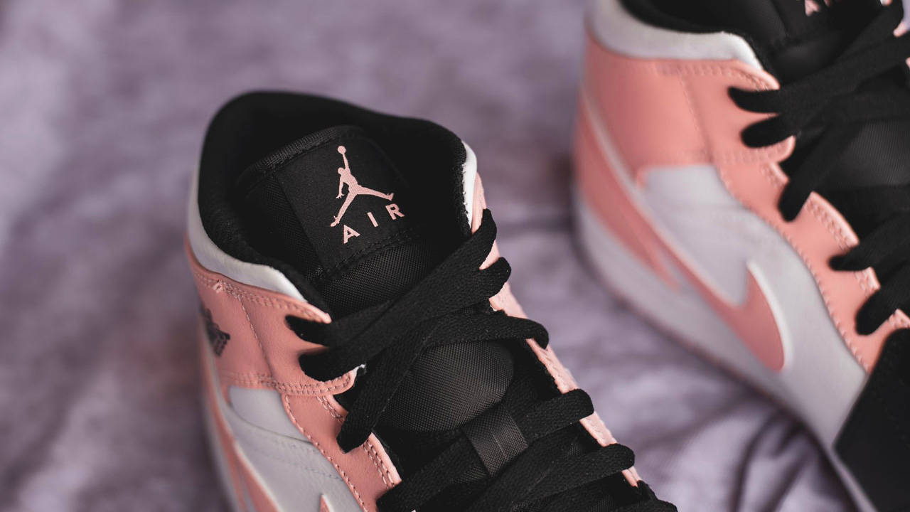 Air Jordan 1 Mid "Arctic Orange"
