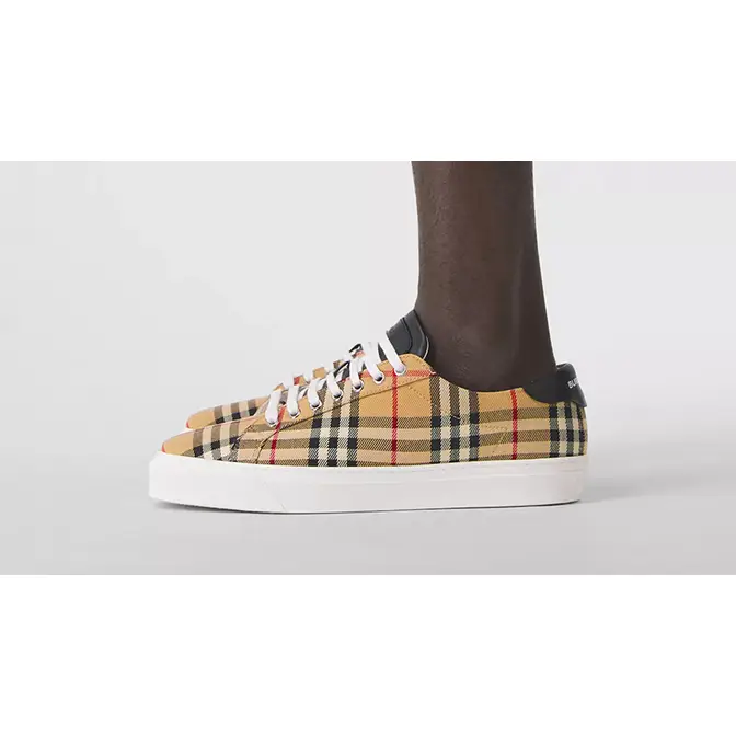 Burberry Bio-based Sole Vintage Check Archive Beige 80381851 on foot