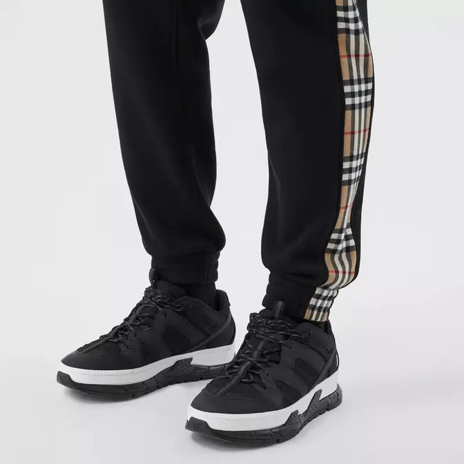 Класична куртка від thomas burberry Panel Cotton Jogging Pants Black Detail