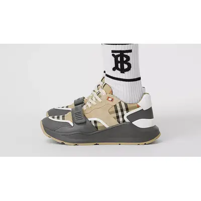 resurrection of Rygs Burberry Suede Grey Beige 80310981 on foot