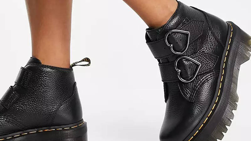 Dr Martens Devon Heart Boots Black